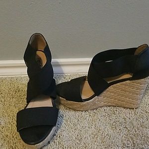 Black and tan wedges